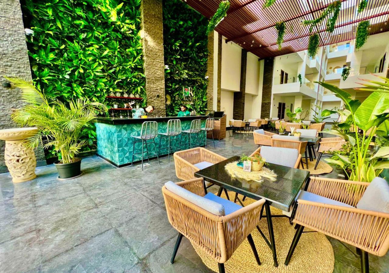 Sanctuary Sunlit Hurghada Haven With 4 Pools, Rooftop Sunsets & Gourmet Bites Steps Away Eksteriør billede